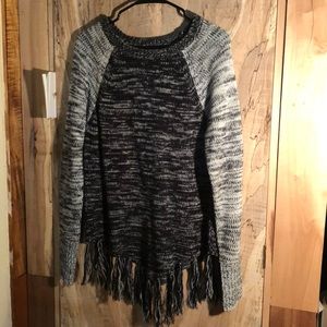 Raglan style fringed sweater